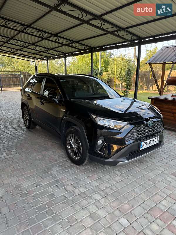 Внедорожник / Кроссовер Toyota RAV4 2020 в Коростене