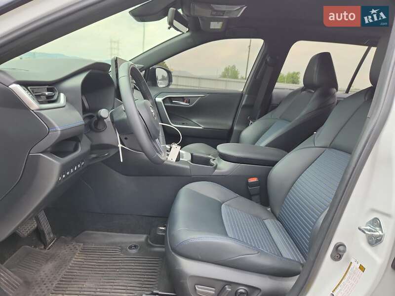 Внедорожник / Кроссовер Toyota RAV4 2023 в Киеве