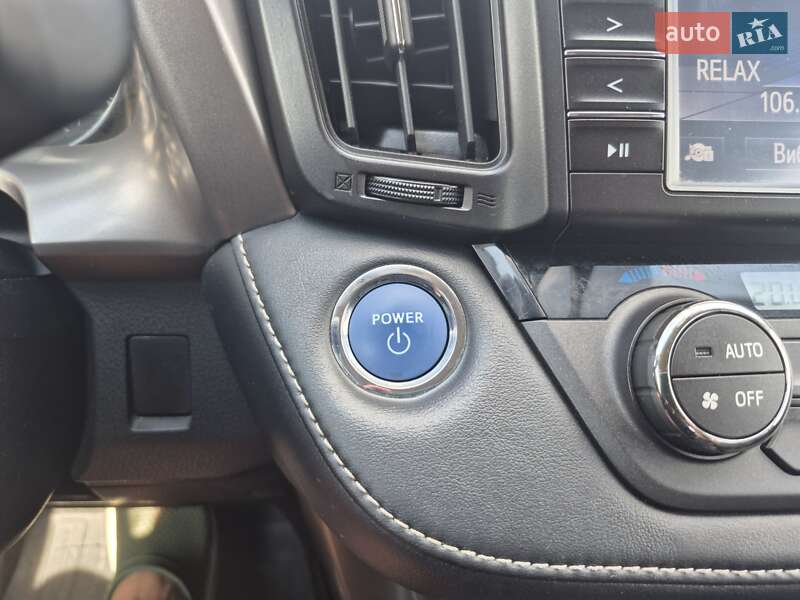 Позашляховик / Кросовер Toyota RAV4 2016 в Житомирі