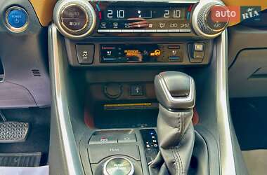 Внедорожник / Кроссовер Toyota RAV4 2020 в 