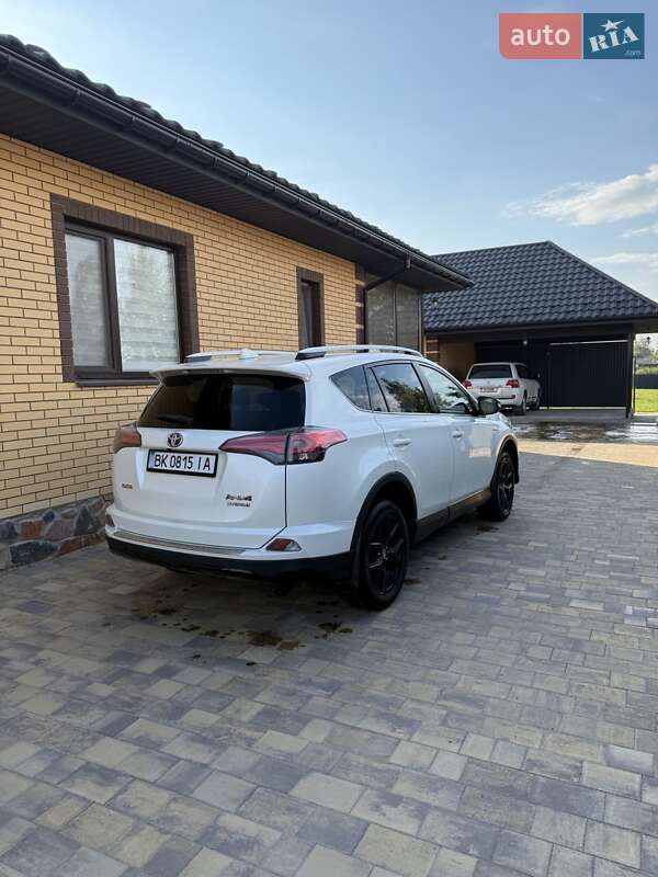 Внедорожник / Кроссовер Toyota RAV4 2018 в Сарнах фото 4 Внедорожник / Кроссовер Toyota RAV4 2018 в Сарнах