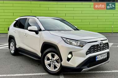 Внедорожник / Кроссовер Toyota RAV4 2019 в 
