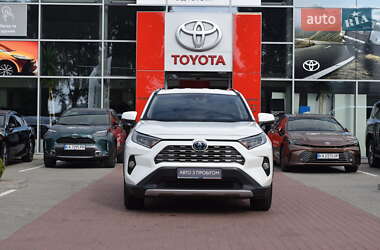 Внедорожник / Кроссовер Toyota RAV4 2018 в 