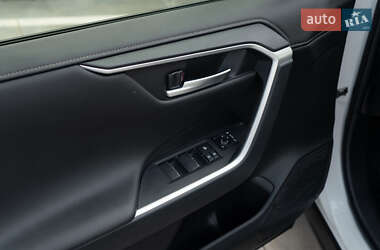 Внедорожник / Кроссовер Toyota RAV4 2018 в Киеве