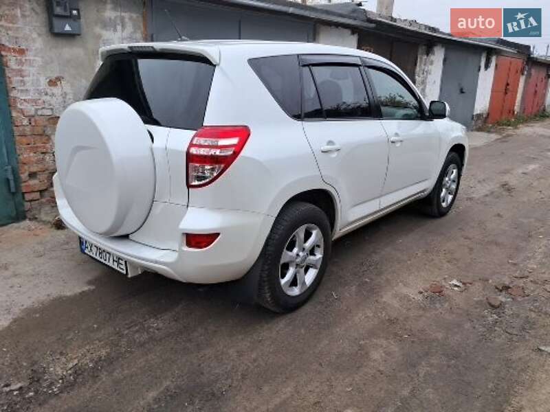 Внедорожник / Кроссовер Toyota RAV4 2010 в Харькове