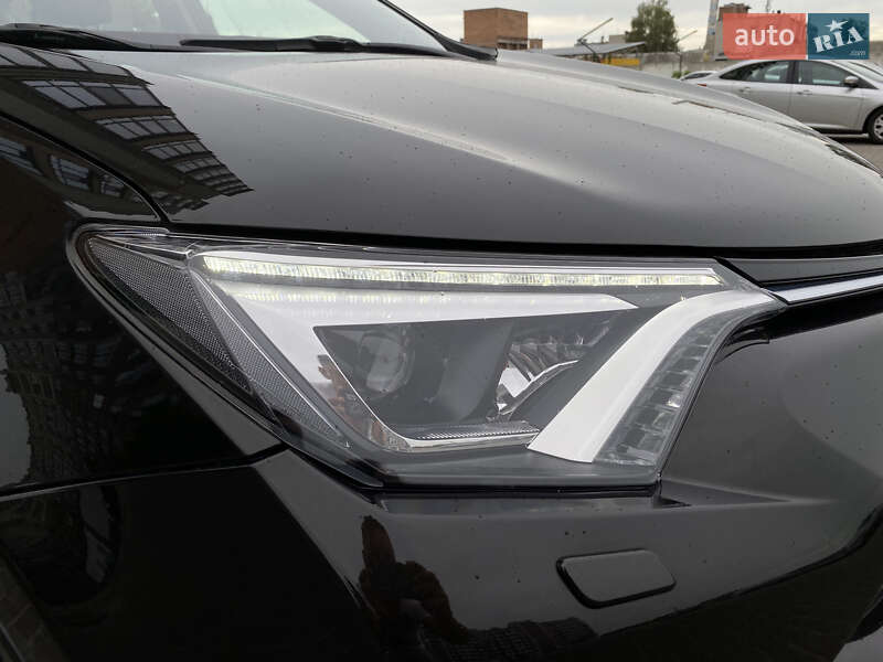 Внедорожник / Кроссовер Toyota RAV4 2016 в Житомире