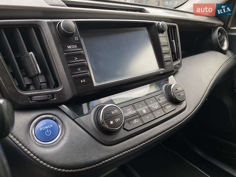 Внедорожник / Кроссовер Toyota RAV4 2016 в Житомире