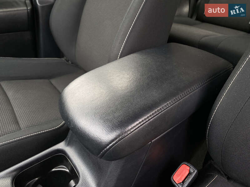 Внедорожник / Кроссовер Toyota RAV4 2016 в Житомире