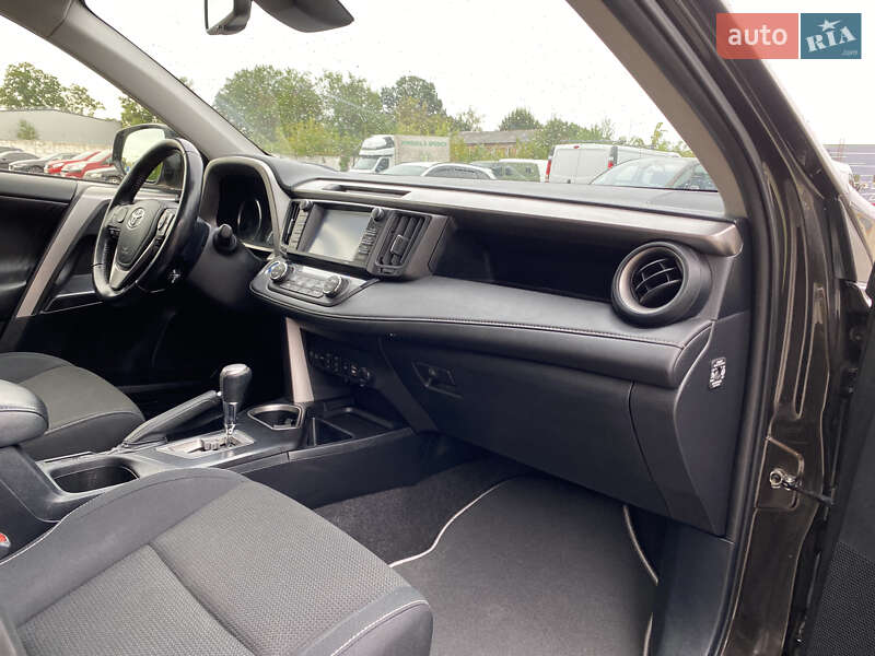 Внедорожник / Кроссовер Toyota RAV4 2016 в Житомире