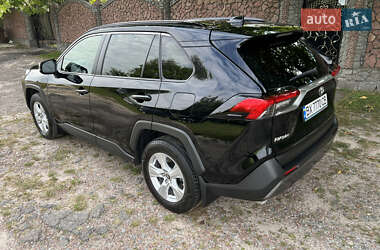 Позашляховик / Кросовер Toyota RAV4 2021 в 