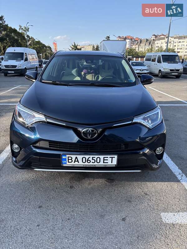 Внедорожник / Кроссовер Toyota RAV4 2018 в Ивано-Франковске фото 4 Внедорожник / Кроссовер Toyota RAV4 2018 в Ивано-Франковске