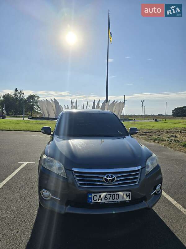 Внедорожник / Кроссовер Toyota RAV4 2011 в Шполе