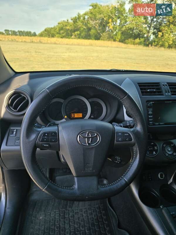 Внедорожник / Кроссовер Toyota RAV4 2011 в Шполе