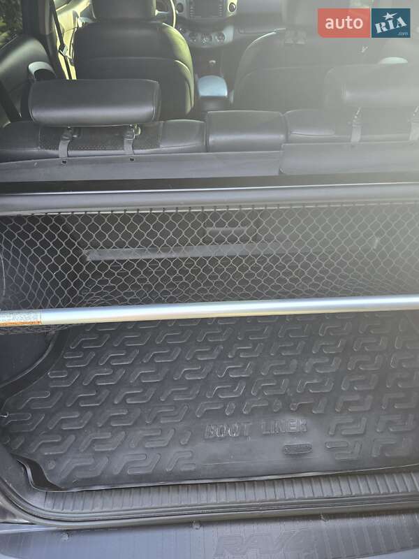 Внедорожник / Кроссовер Toyota RAV4 2011 в Шполе