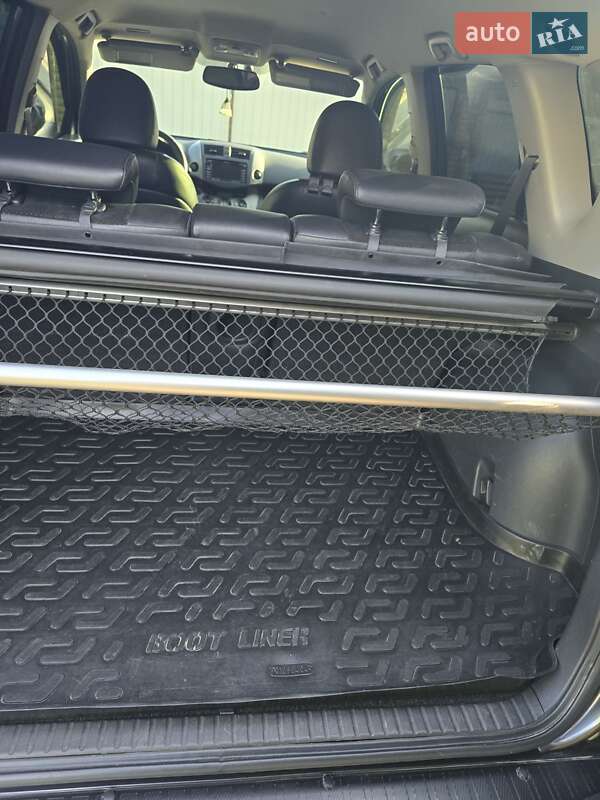 Внедорожник / Кроссовер Toyota RAV4 2011 в Шполе