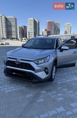 Внедорожник / Кроссовер Toyota RAV4 2020 в Киеве