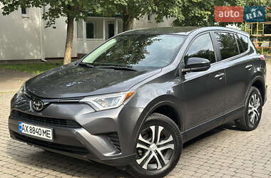 Внедорожник / Кроссовер Toyota RAV4 2017 в 