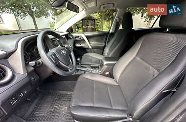 Внедорожник / Кроссовер Toyota RAV4 2017 в 