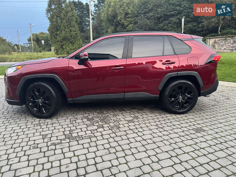 Позашляховик / Кросовер Toyota RAV4 2020 в Львові