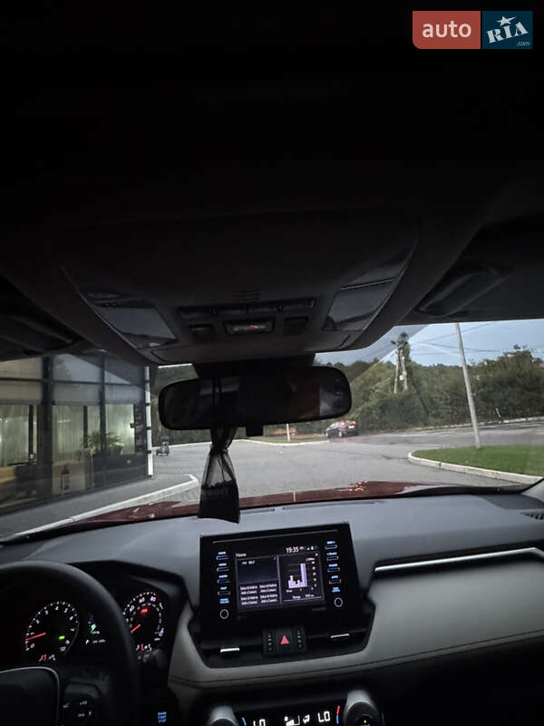 Позашляховик / Кросовер Toyota RAV4 2020 в Львові