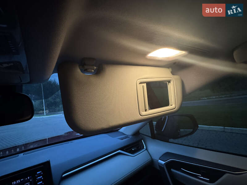 Позашляховик / Кросовер Toyota RAV4 2020 в Львові