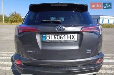 Внедорожник / Кроссовер Toyota RAV4 2015 в 