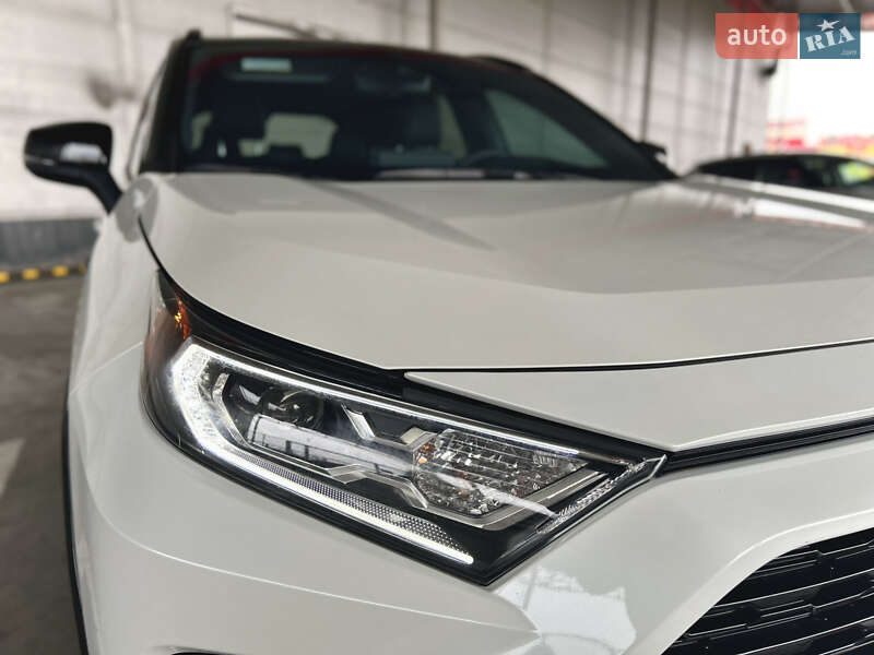 Внедорожник / Кроссовер Toyota RAV4 2021 в Ровно