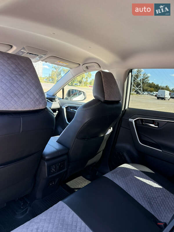 Внедорожник / Кроссовер Toyota RAV4 2019 в Киеве фото 12 Внедорожник / Кроссовер Toyota RAV4 2019 в Киеве