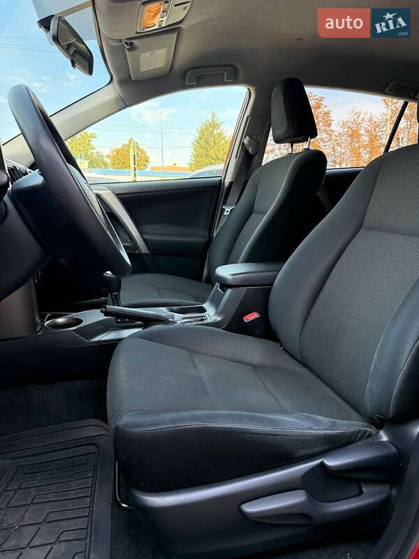 Внедорожник / Кроссовер Toyota RAV4 2015 в Полтаве