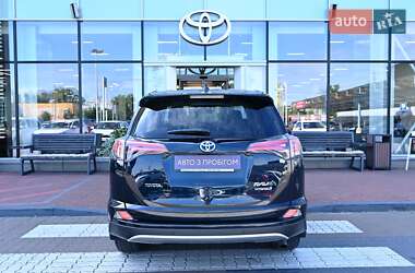 Внедорожник / Кроссовер Toyota RAV4 2017 в 