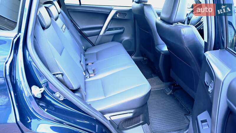 Внедорожник / Кроссовер Toyota RAV4 2017 в Киеве