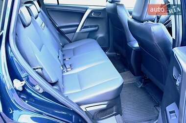 Внедорожник / Кроссовер Toyota RAV4 2017 в 