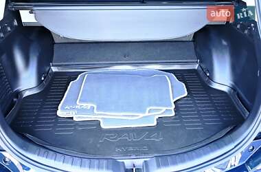 Внедорожник / Кроссовер Toyota RAV4 2017 в 