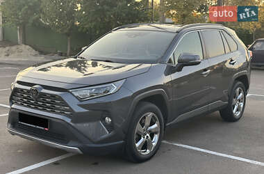 Внедорожник / Кроссовер Toyota RAV4 2019 в Киеве