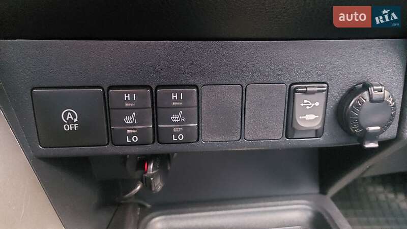 Внедорожник / Кроссовер Toyota RAV4 2014 в Звягеле