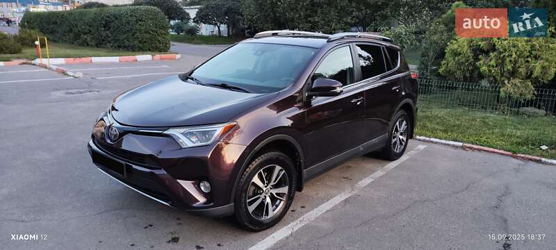 Внедорожник / Кроссовер Toyota RAV4 2017 в 