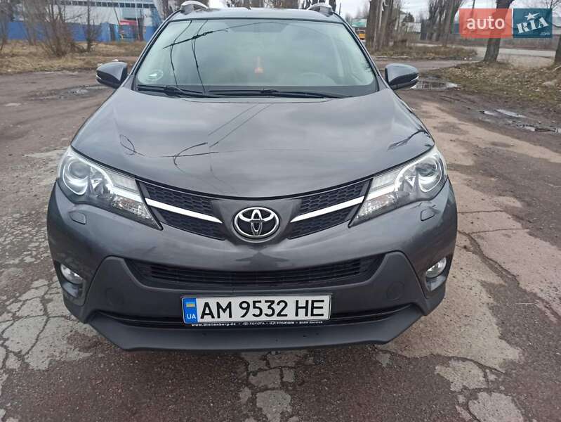 Внедорожник / Кроссовер Toyota RAV4 2013 в 