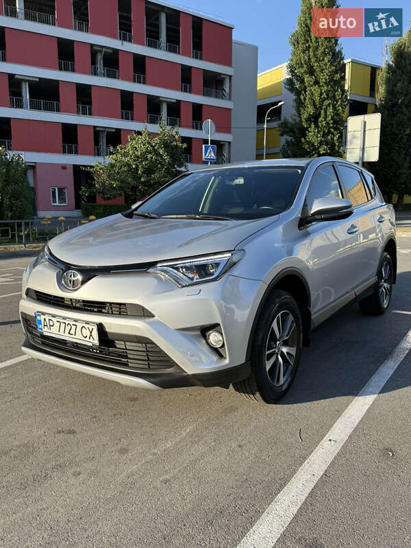 Позашляховик / Кросовер Toyota RAV4 2016 в Києві