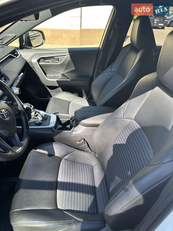 Внедорожник / Кроссовер Toyota RAV4 2021 в Одессе