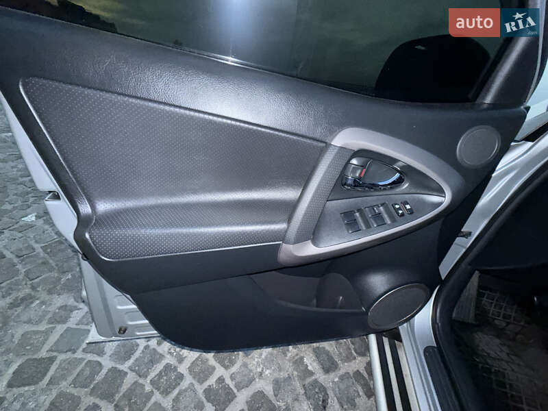 Внедорожник / Кроссовер Toyota RAV4 2007 в Днепре