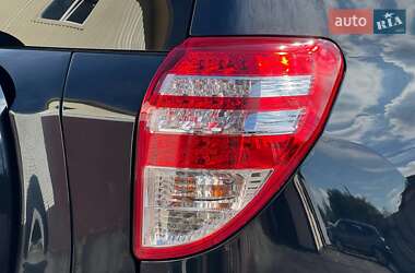 Внедорожник / Кроссовер Toyota RAV4 2011 в 