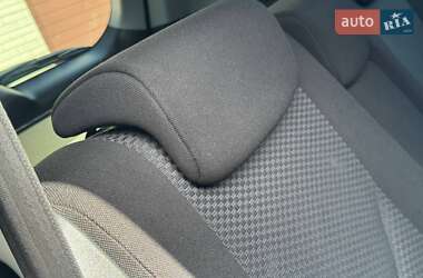 Внедорожник / Кроссовер Toyota RAV4 2011 в 