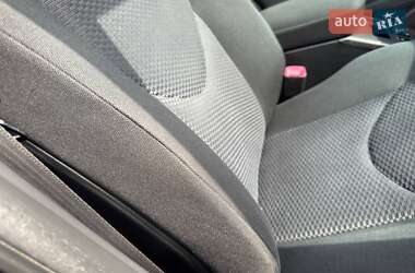 Внедорожник / Кроссовер Toyota RAV4 2011 в 