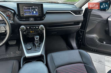 Внедорожник / Кроссовер Toyota RAV4 2021 в 