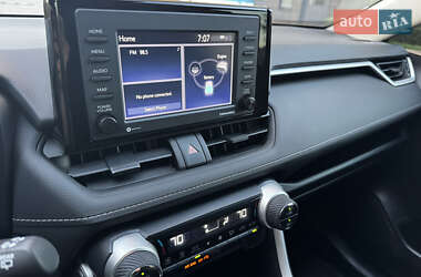 Внедорожник / Кроссовер Toyota RAV4 2021 в 