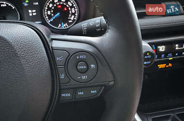 Внедорожник / Кроссовер Toyota RAV4 2021 в 
