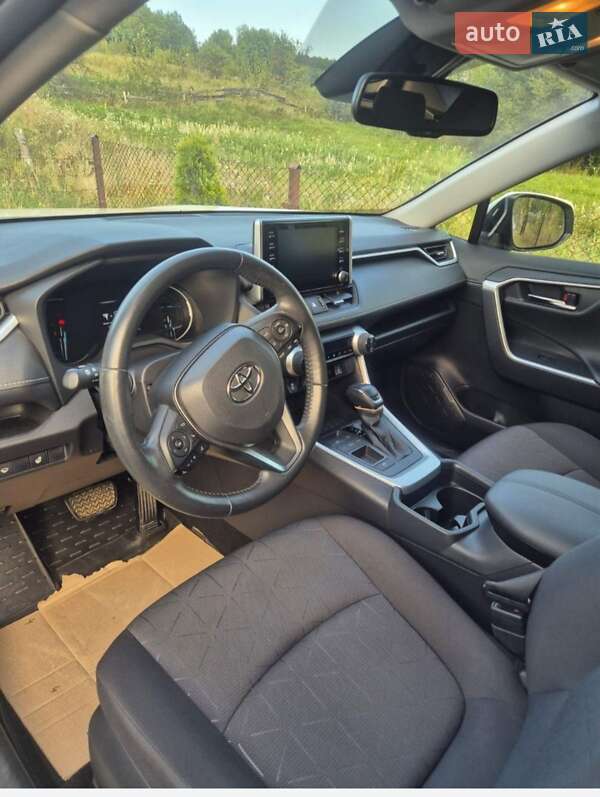 Позашляховик / Кросовер Toyota RAV4 2021 в Чернівцях фото 3 Позашляховик / Кросовер Toyota RAV4 2021 в Чернівцях