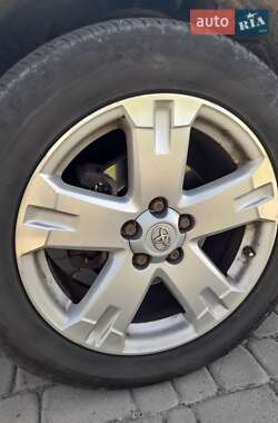 Внедорожник / Кроссовер Toyota RAV4 2005 в 