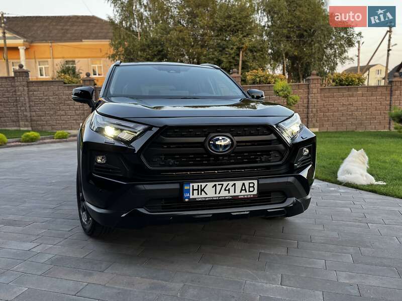 Позашляховик / Кросовер Toyota RAV4 2024 в Рівному