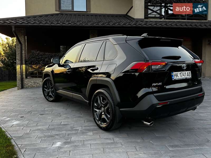 Позашляховик / Кросовер Toyota RAV4 2024 в Рівному